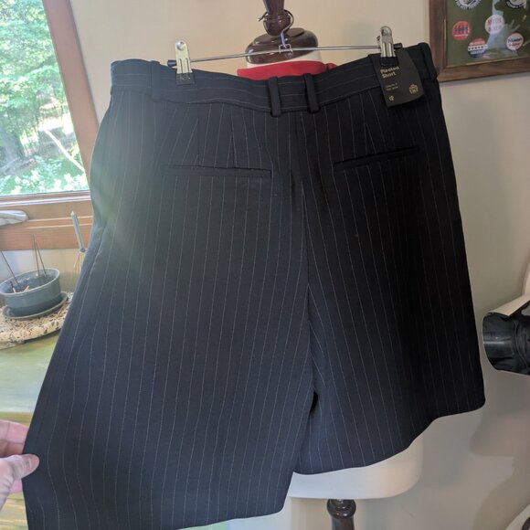 Aritzia Babaton Pleated Bermuda Short - New - Picture 7 of 8
